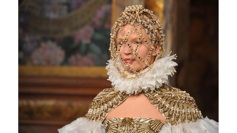 Illustration for article titled McQueen: A Breathtaking Elizabethan Dream for Royals Only